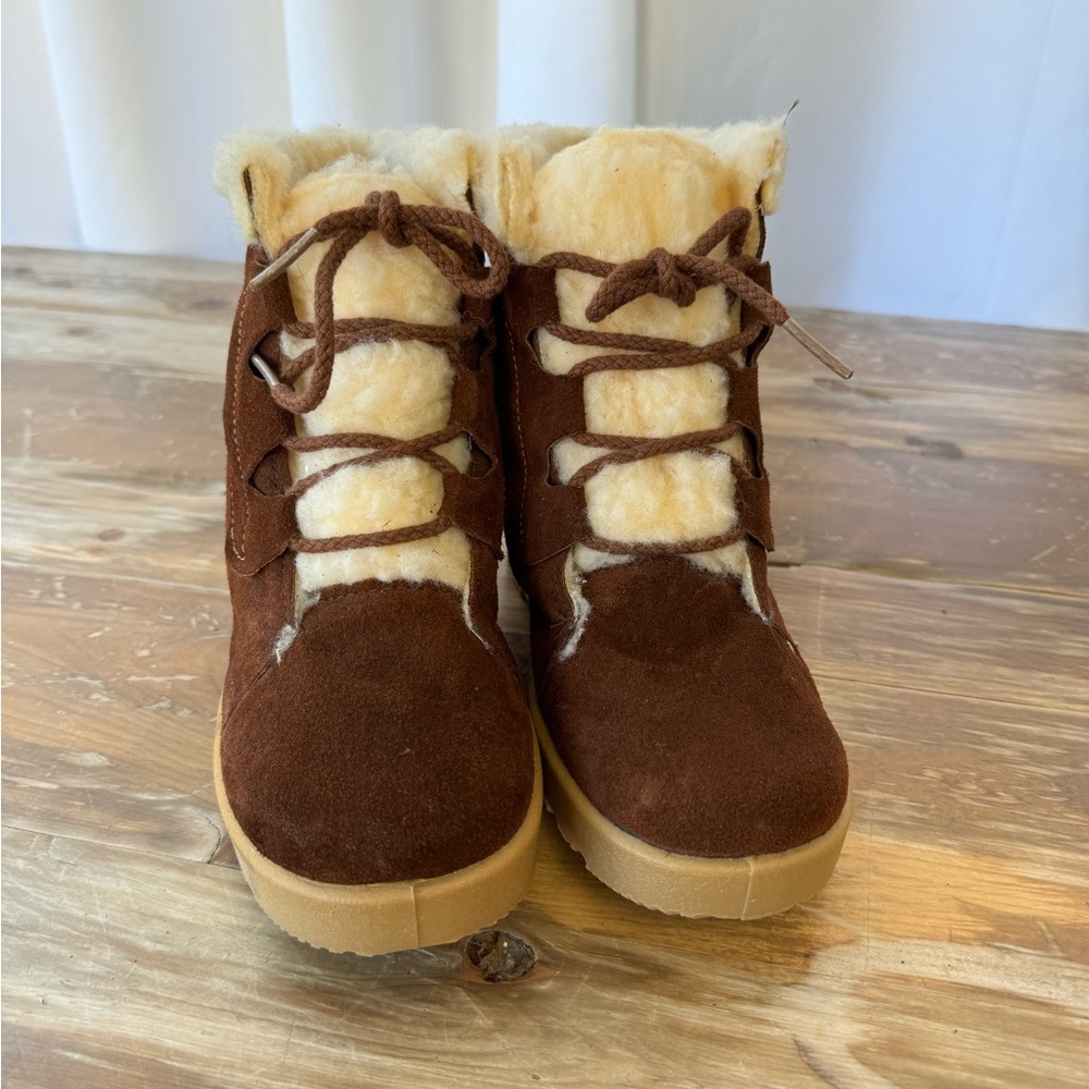 Vintage 1970s Boots Womens Leather and Sherpa Boots 7 - Picture 3 of 13